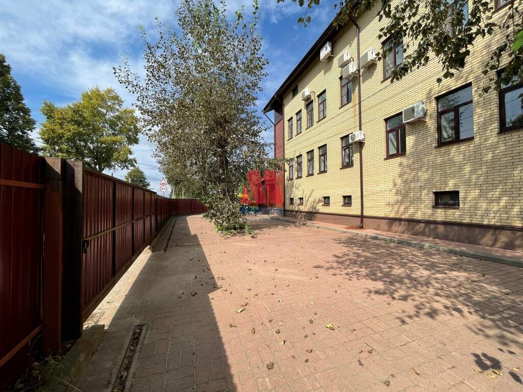 Продам торговое помещение 2100 м.кв.