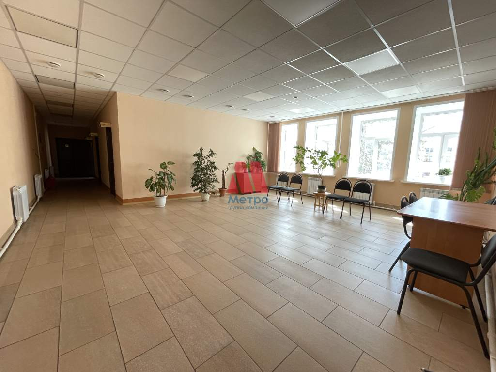 Продам торговое помещение 2100 м.кв.