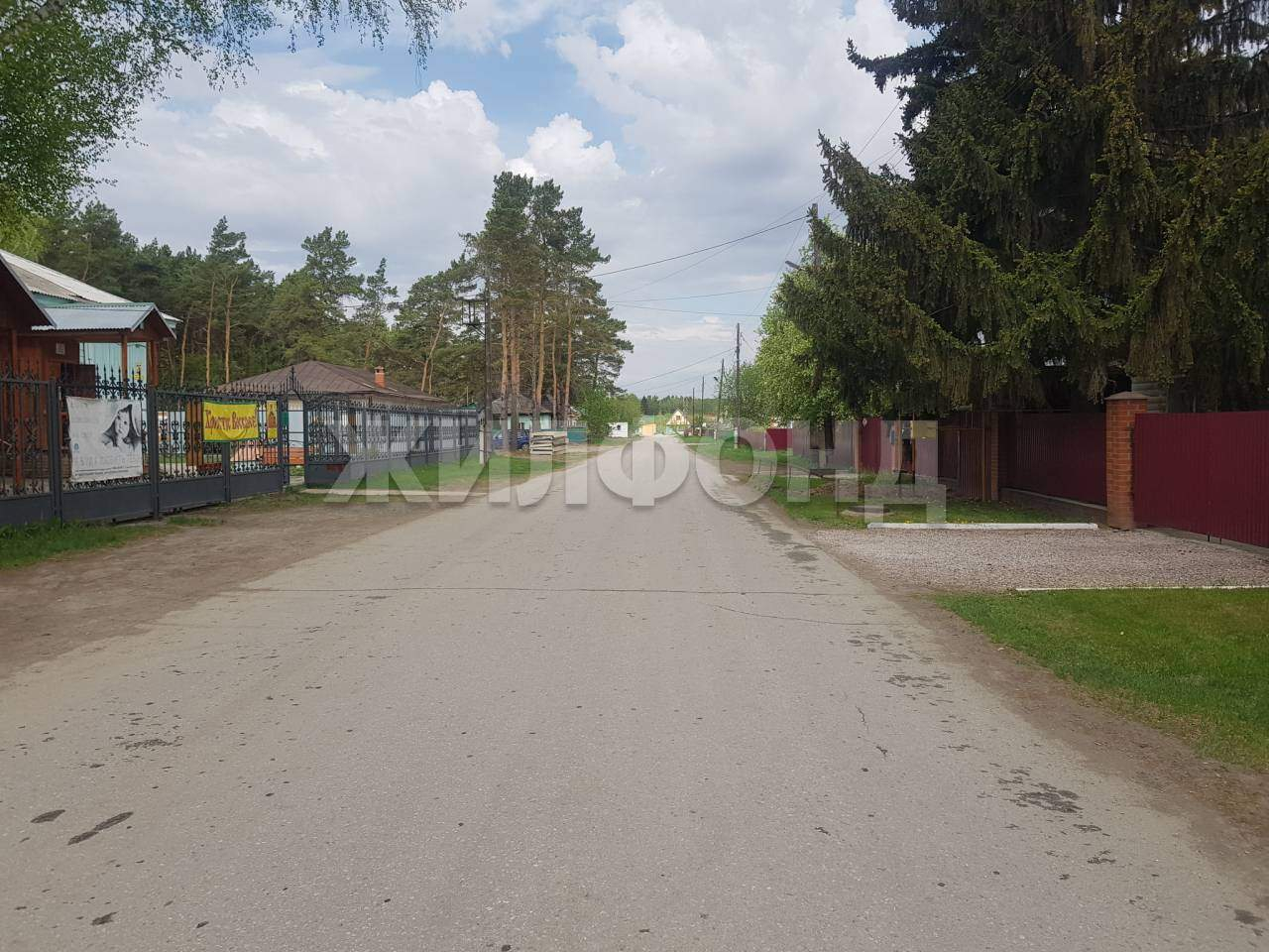 Продам земельный участок 1800 м.кв.
