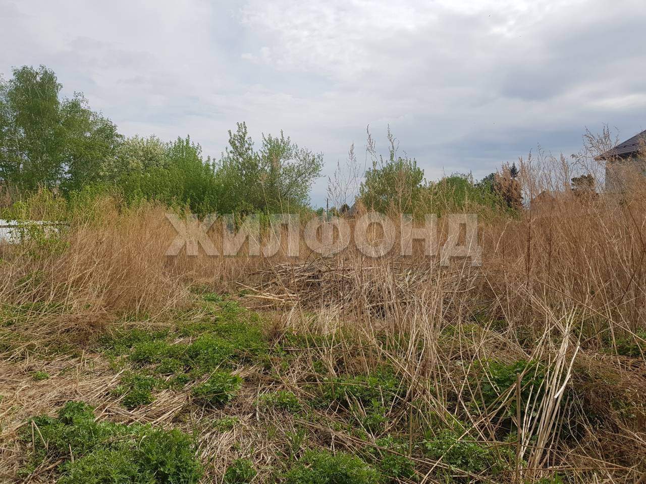Продам земельный участок 1800 м.кв.