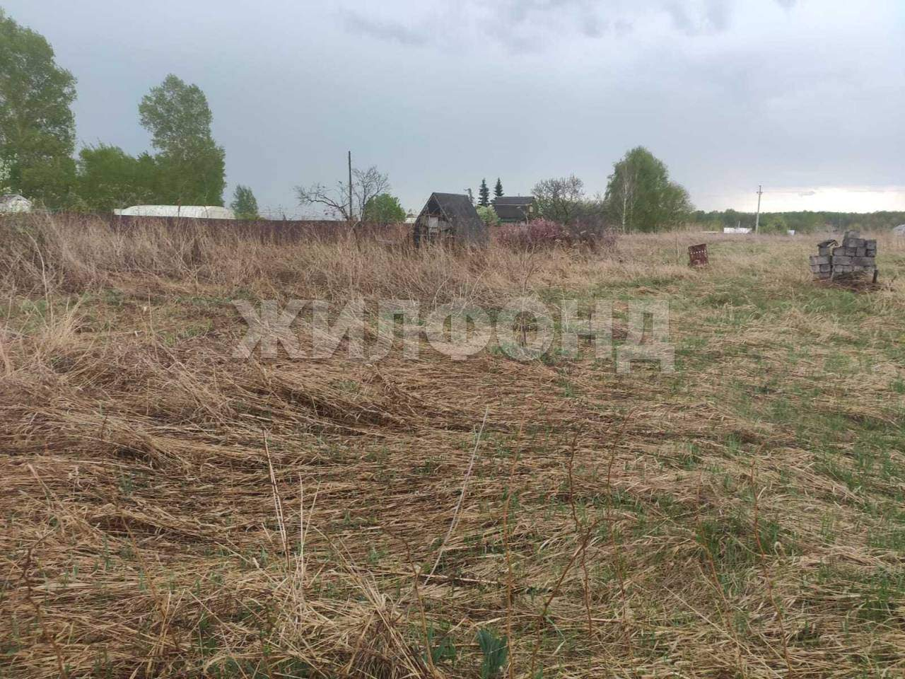 Продам земельный участок 1200 м.кв.