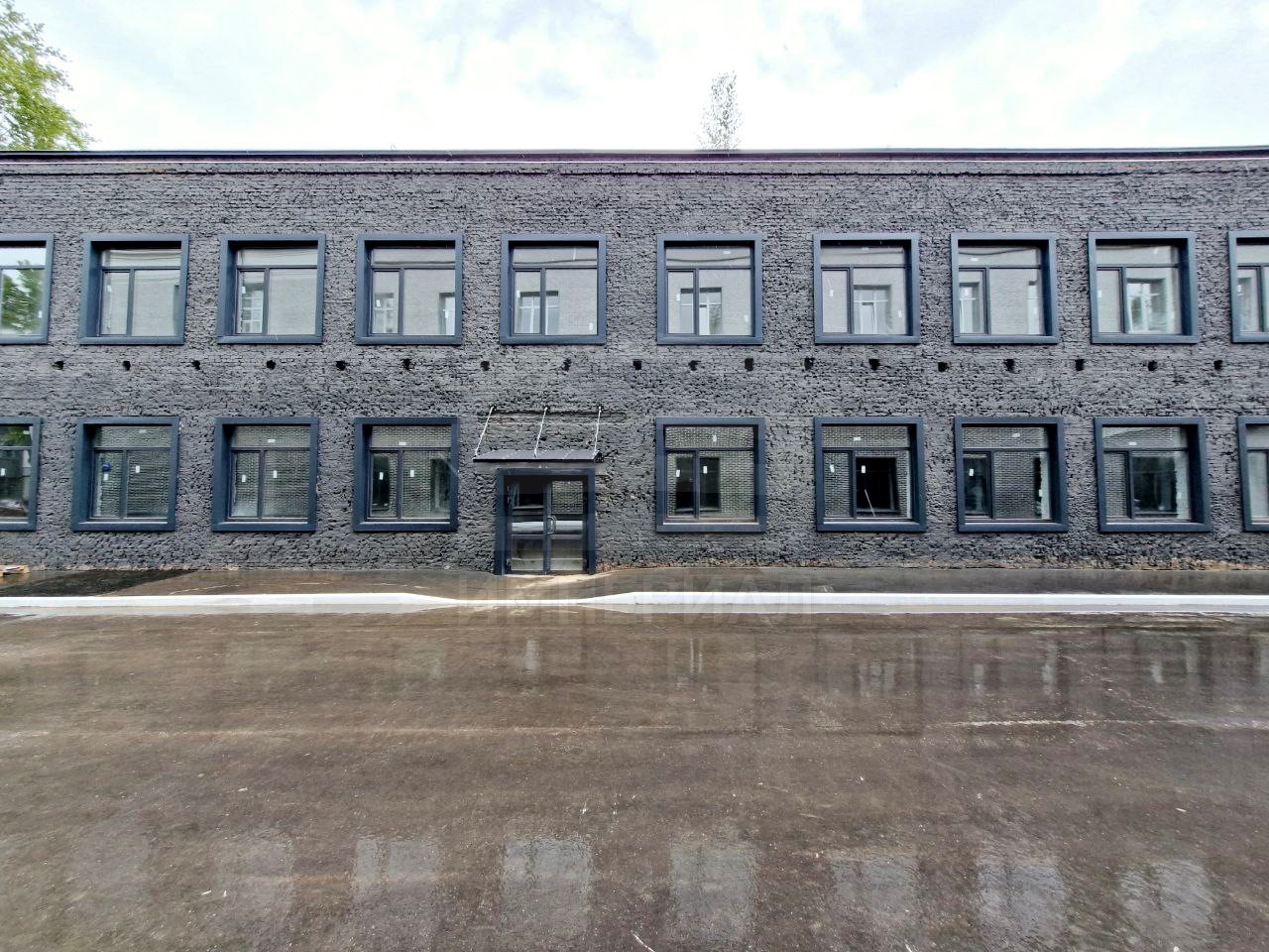 Продам торговое помещение 1046 м.кв.