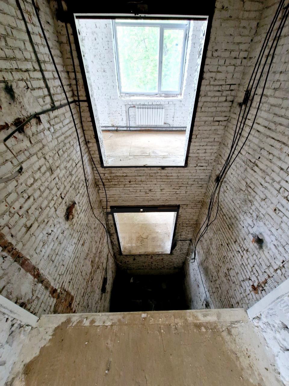 Продам торговое помещение 1046 м.кв.