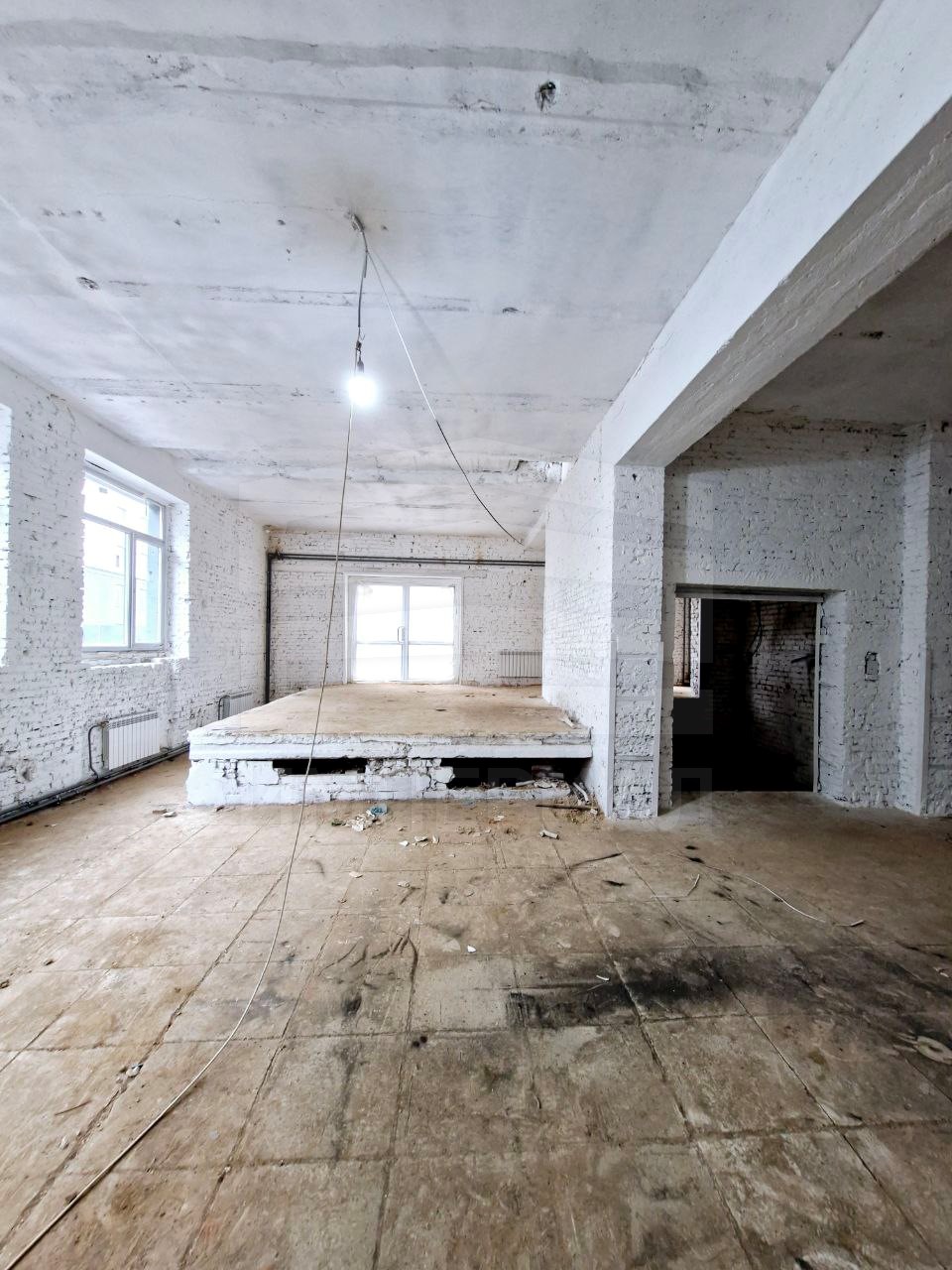 Продам торговое помещение 1046 м.кв.