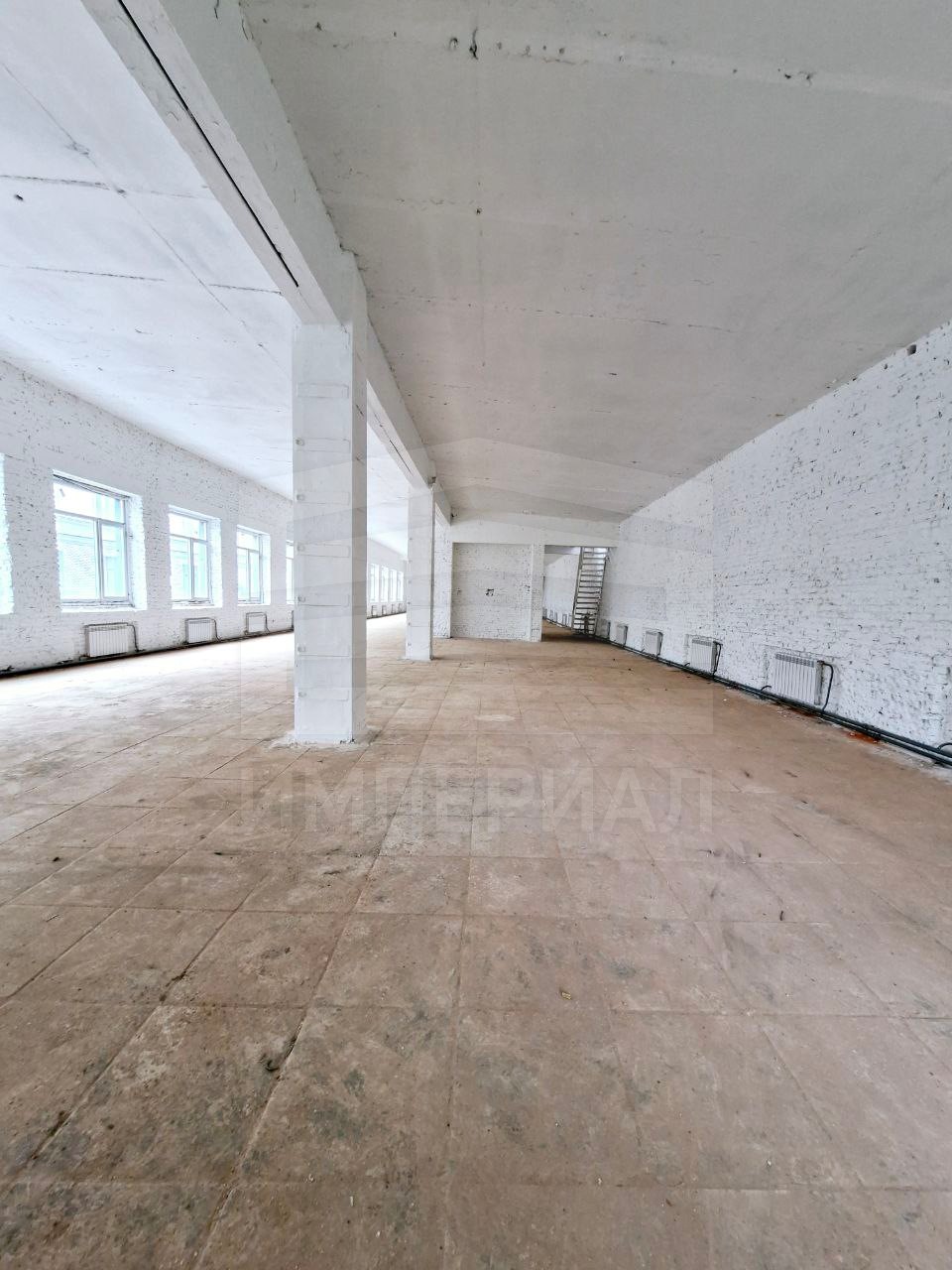 Продам торговое помещение 1046 м.кв.