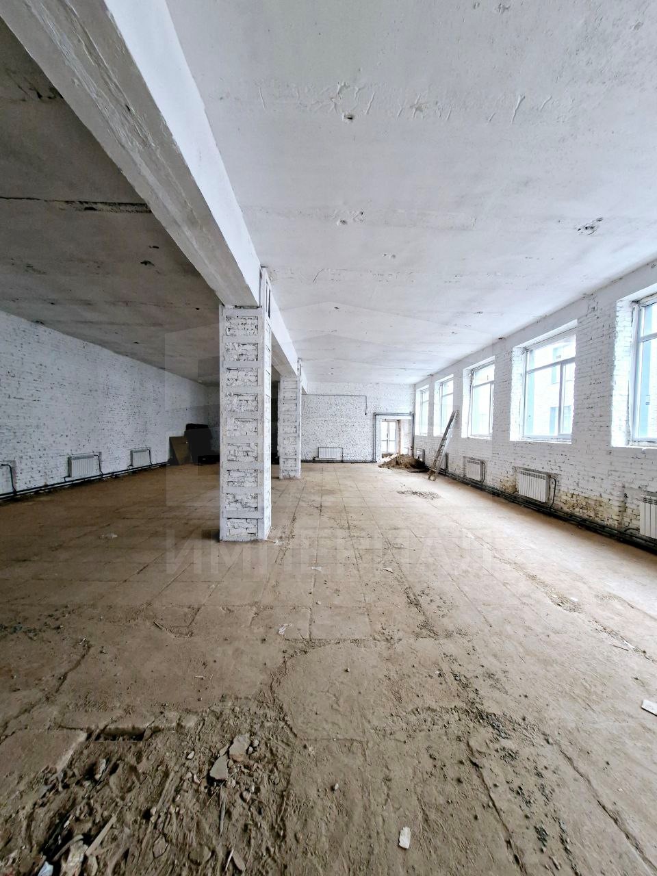 Продам торговое помещение 1046 м.кв.