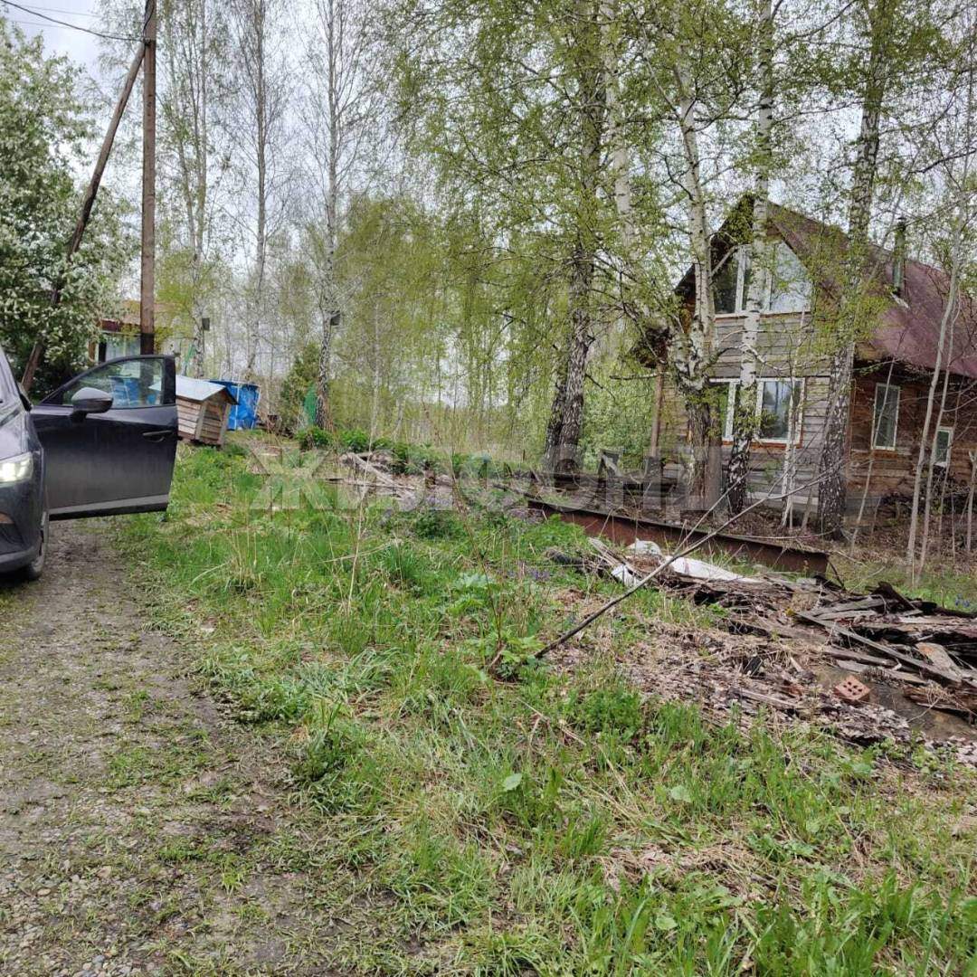 Продам земельный участок 704 м.кв.