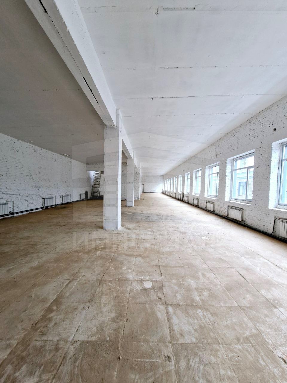 Продам торговое помещение 1046 м.кв.