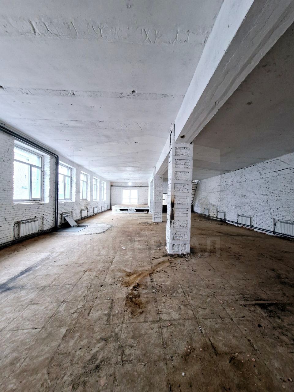 Продам торговое помещение 1046 м.кв.