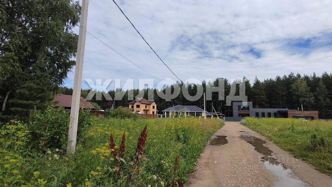 Продам земельный участок 1100 м.кв.