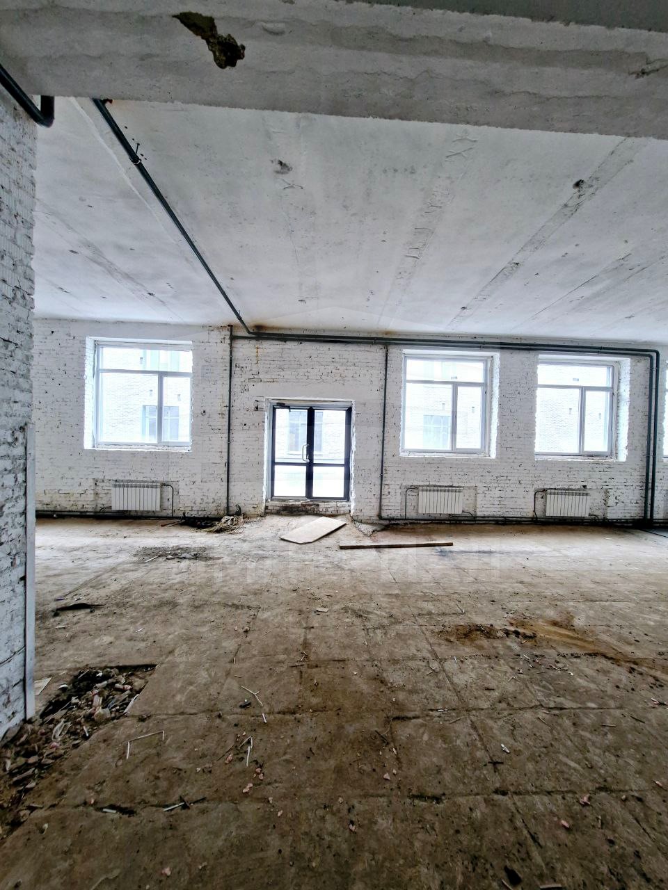 Продам торговое помещение 1046 м.кв.