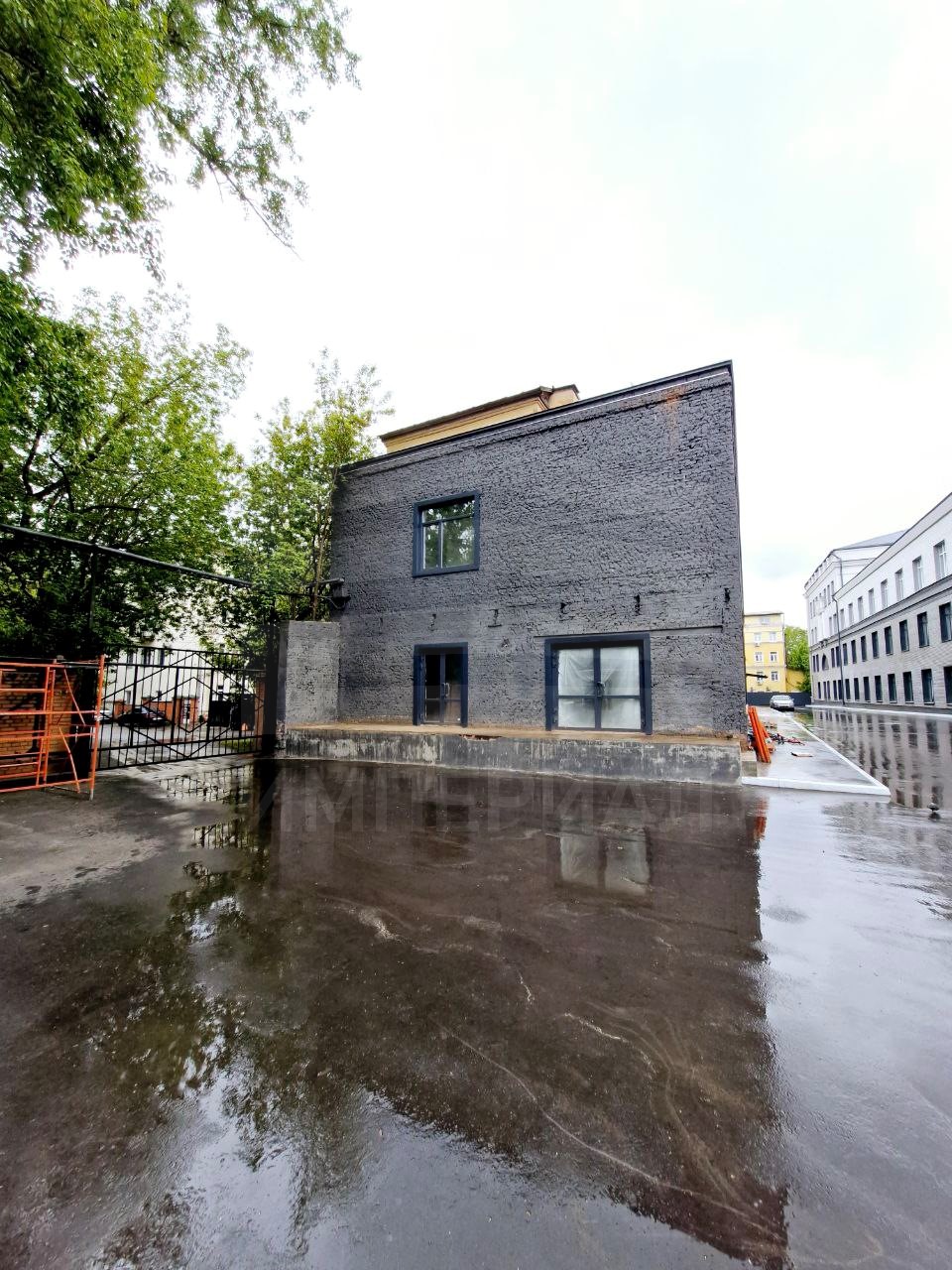 Продам торговое помещение 1046 м.кв.