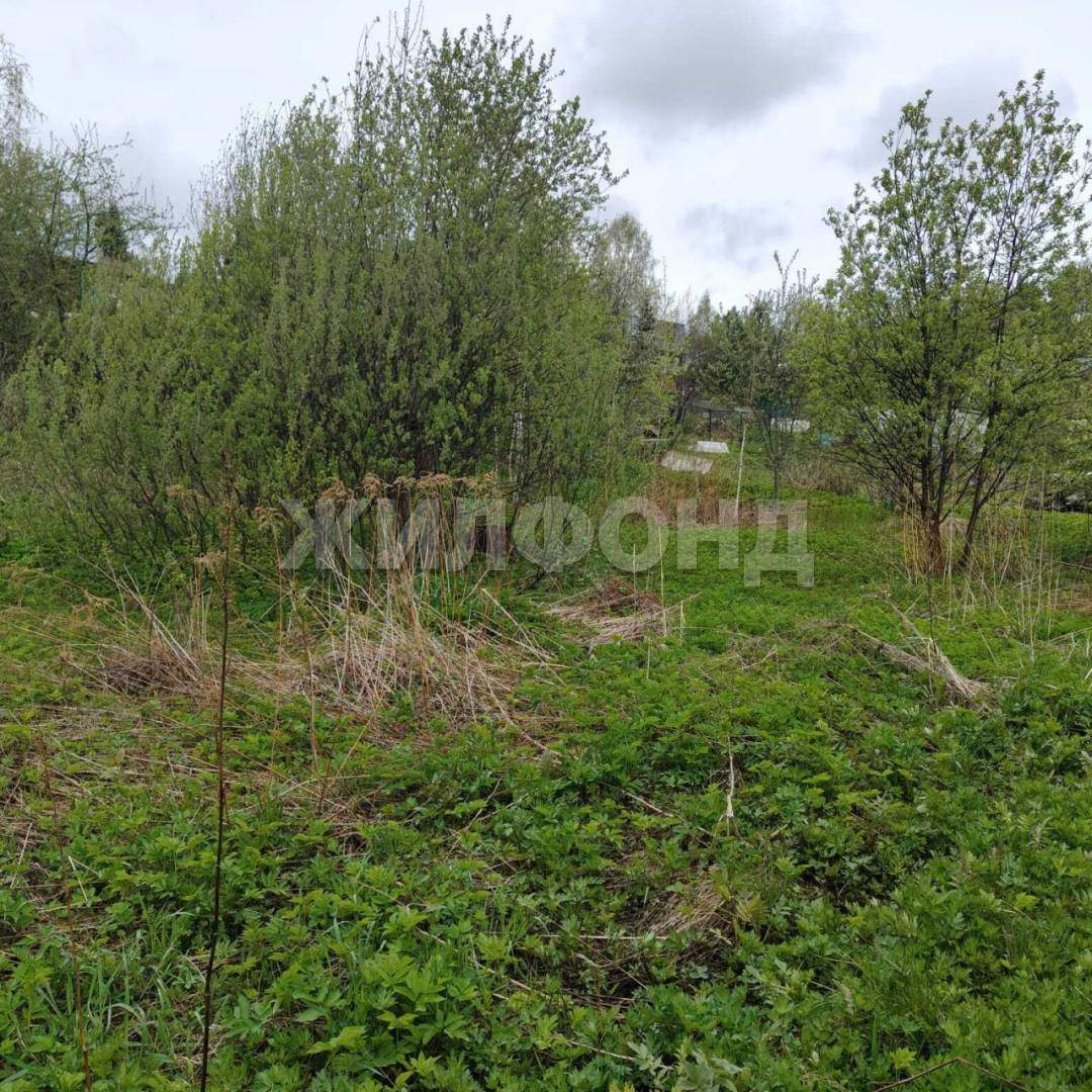 Продам земельный участок 690 м.кв.