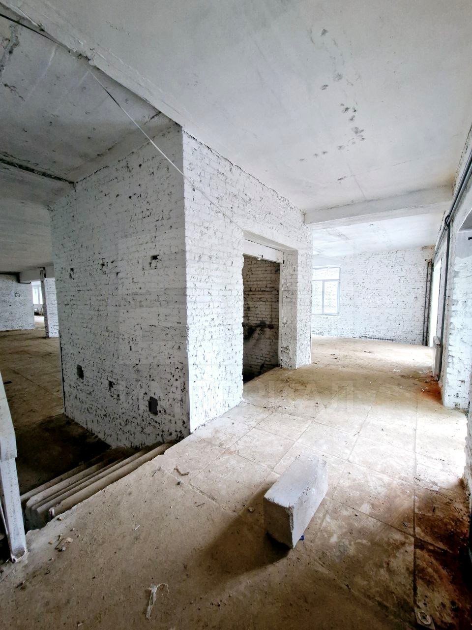 Продам торговое помещение 1046 м.кв.