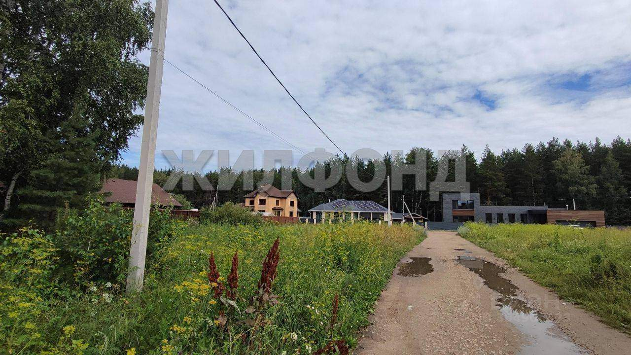 Продам земельный участок 1100 м.кв.