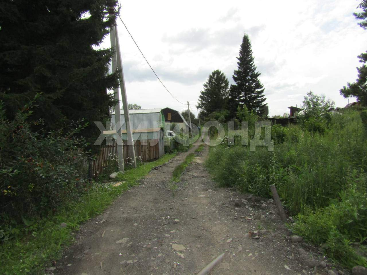 Продам земельный участок 693 м.кв.