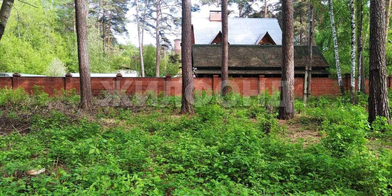 Продам земельный участок 1500 м.кв.