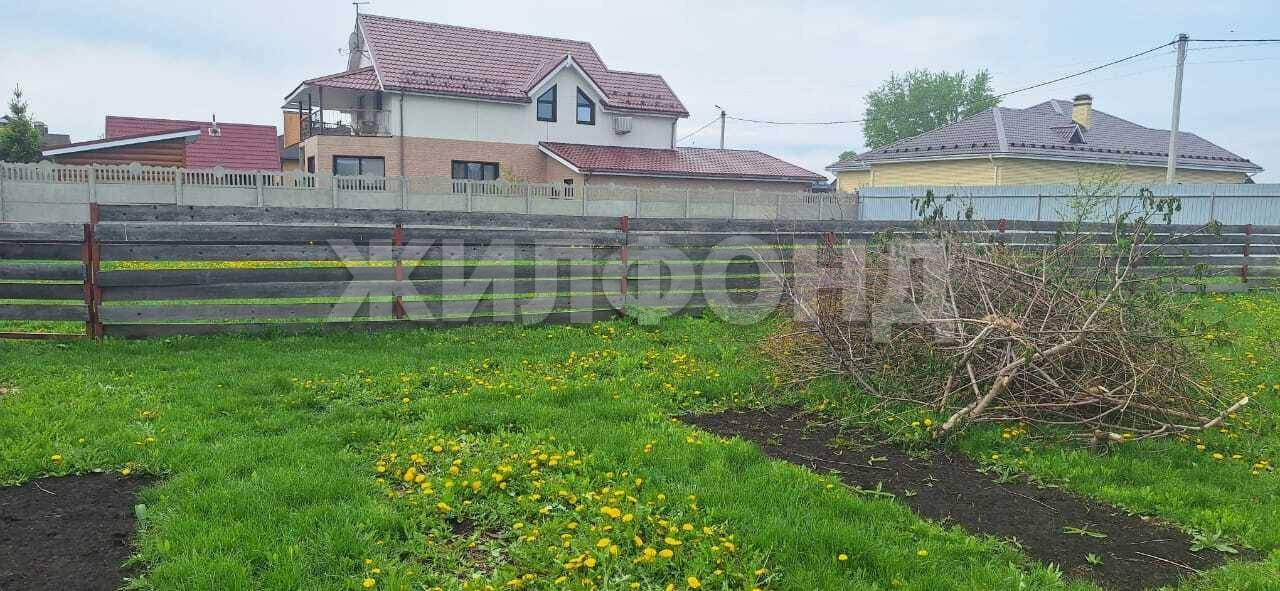 Продам земельный участок 1049 м.кв.