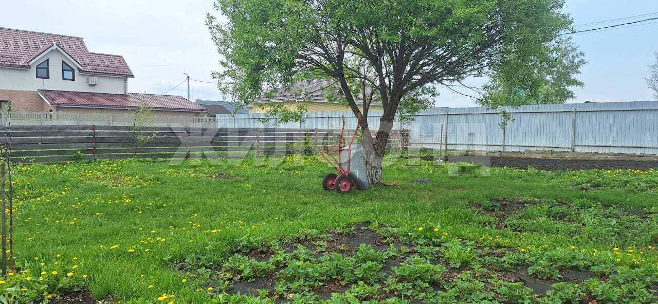 Продам земельный участок 1049 м.кв.