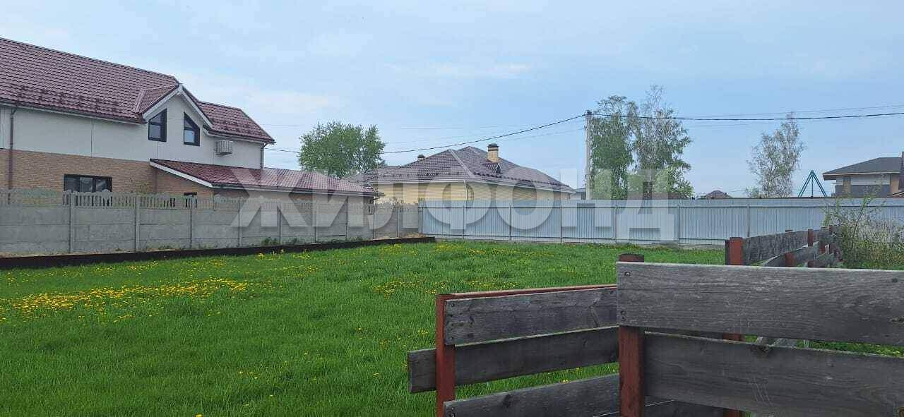 Продам земельный участок 1049 м.кв.