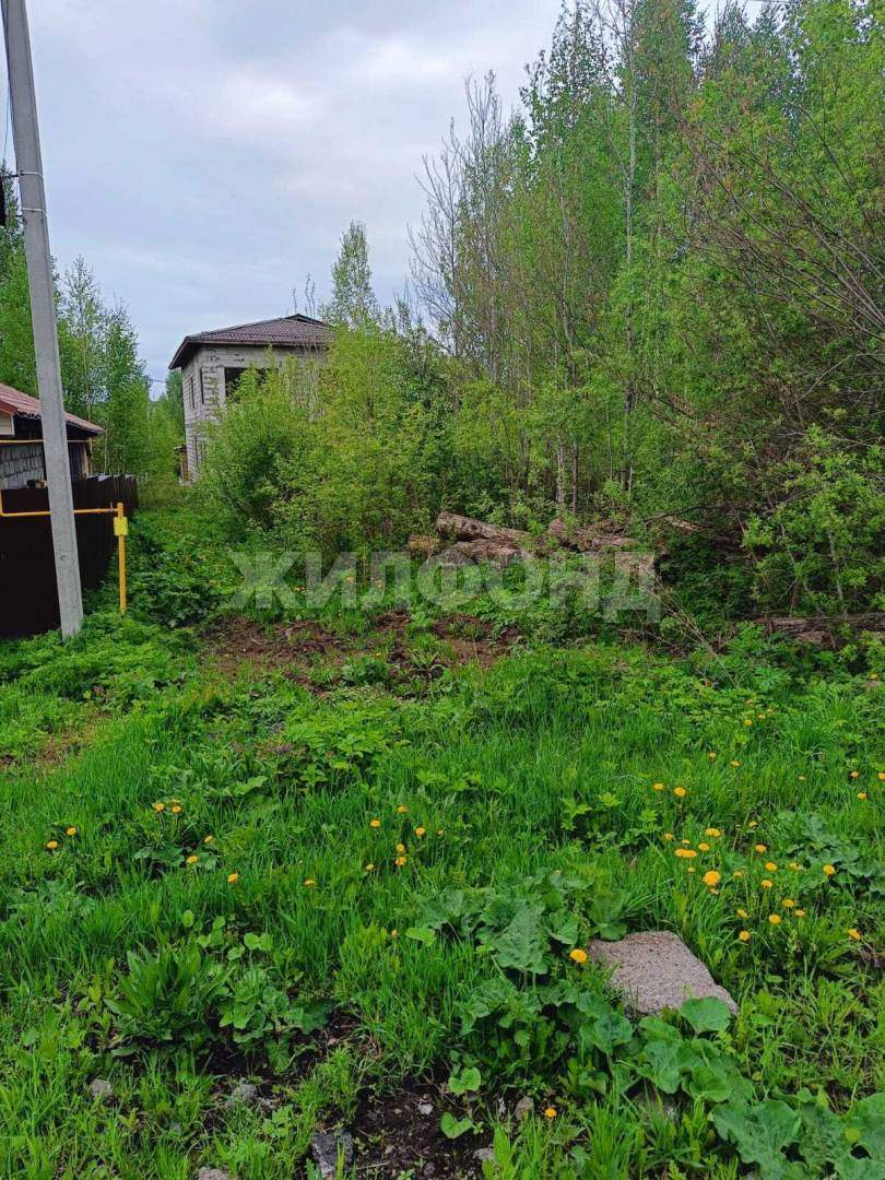 Продам земельный участок 812 м.кв.