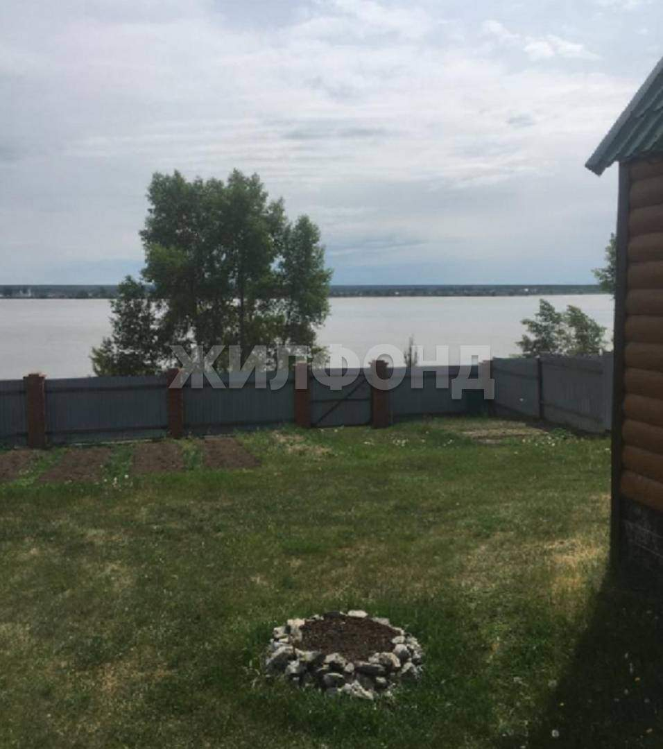 Продам земельный участок 1500 м.кв.