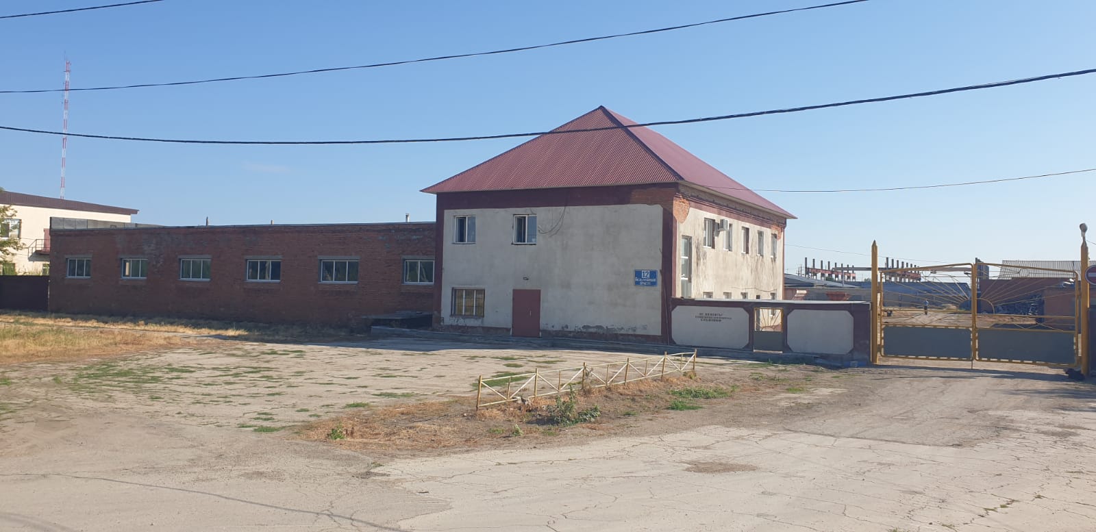 Продам торговое помещение 3004.7 м.кв.