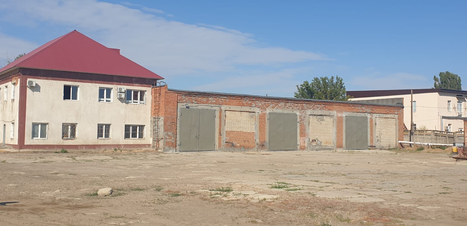 Продам торговое помещение 3004.7 м.кв.