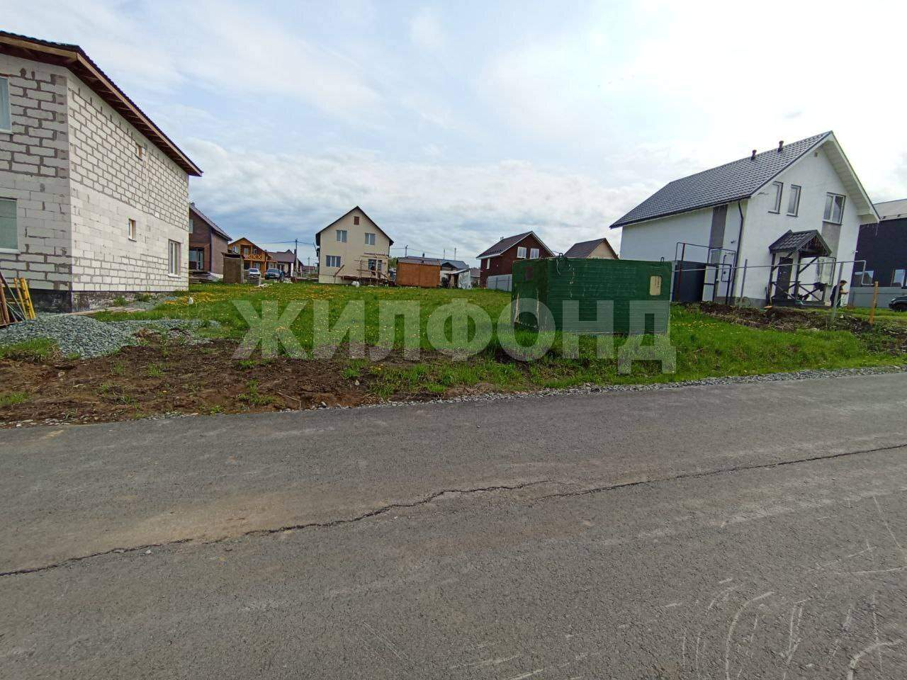 Продам земельный участок 600 м.кв.