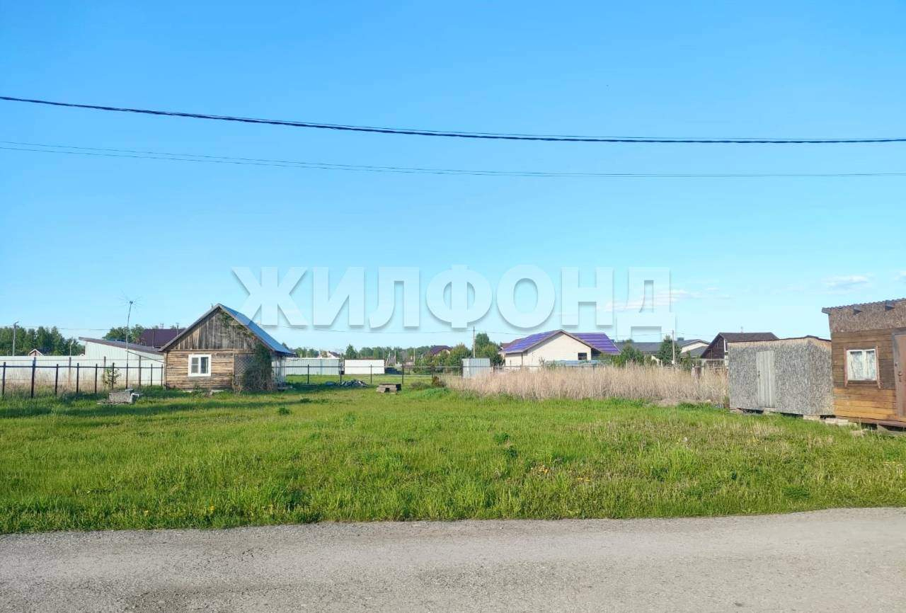 Продам земельный участок 1200 м.кв.