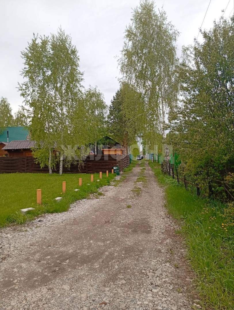 Продам земельный участок 1100 м.кв.
