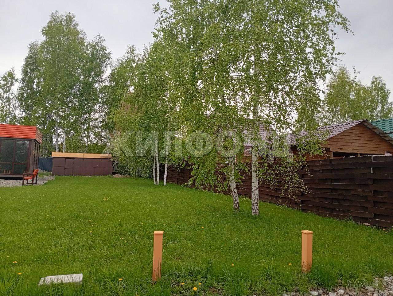 Продам земельный участок 1100 м.кв.