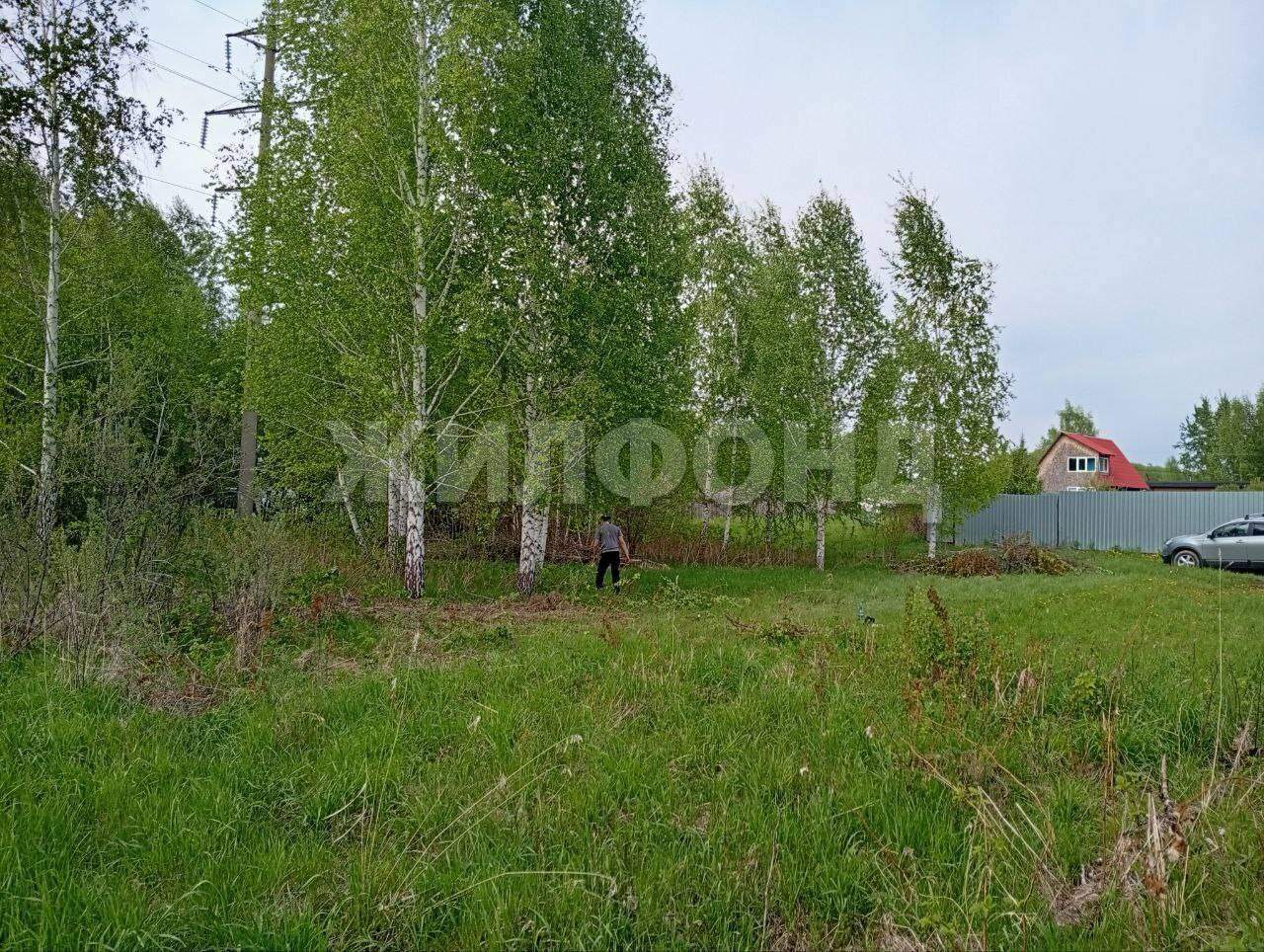 Продам земельный участок 1100 м.кв.