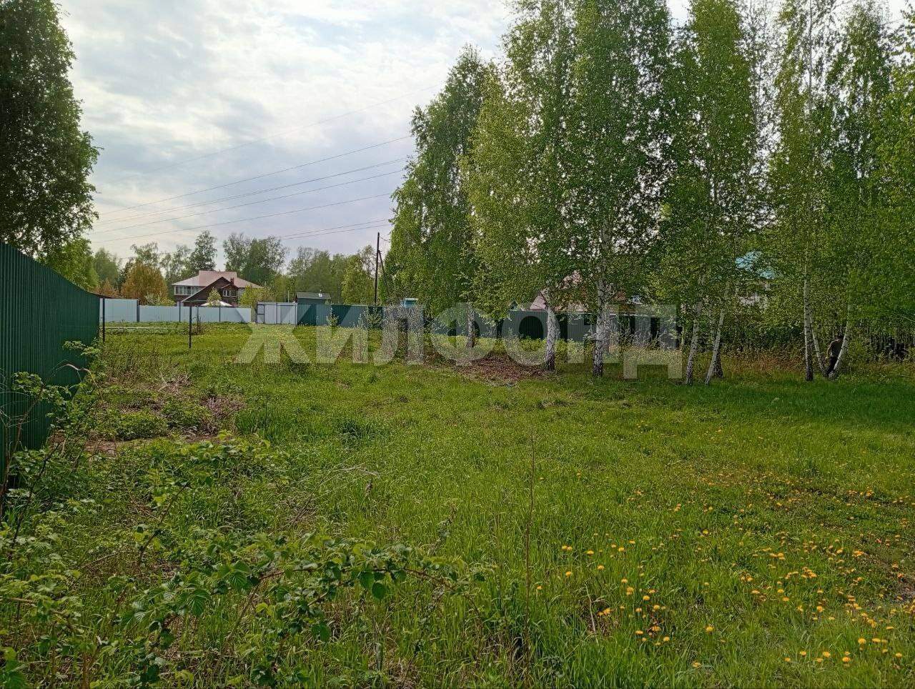 Продам земельный участок 1100 м.кв.