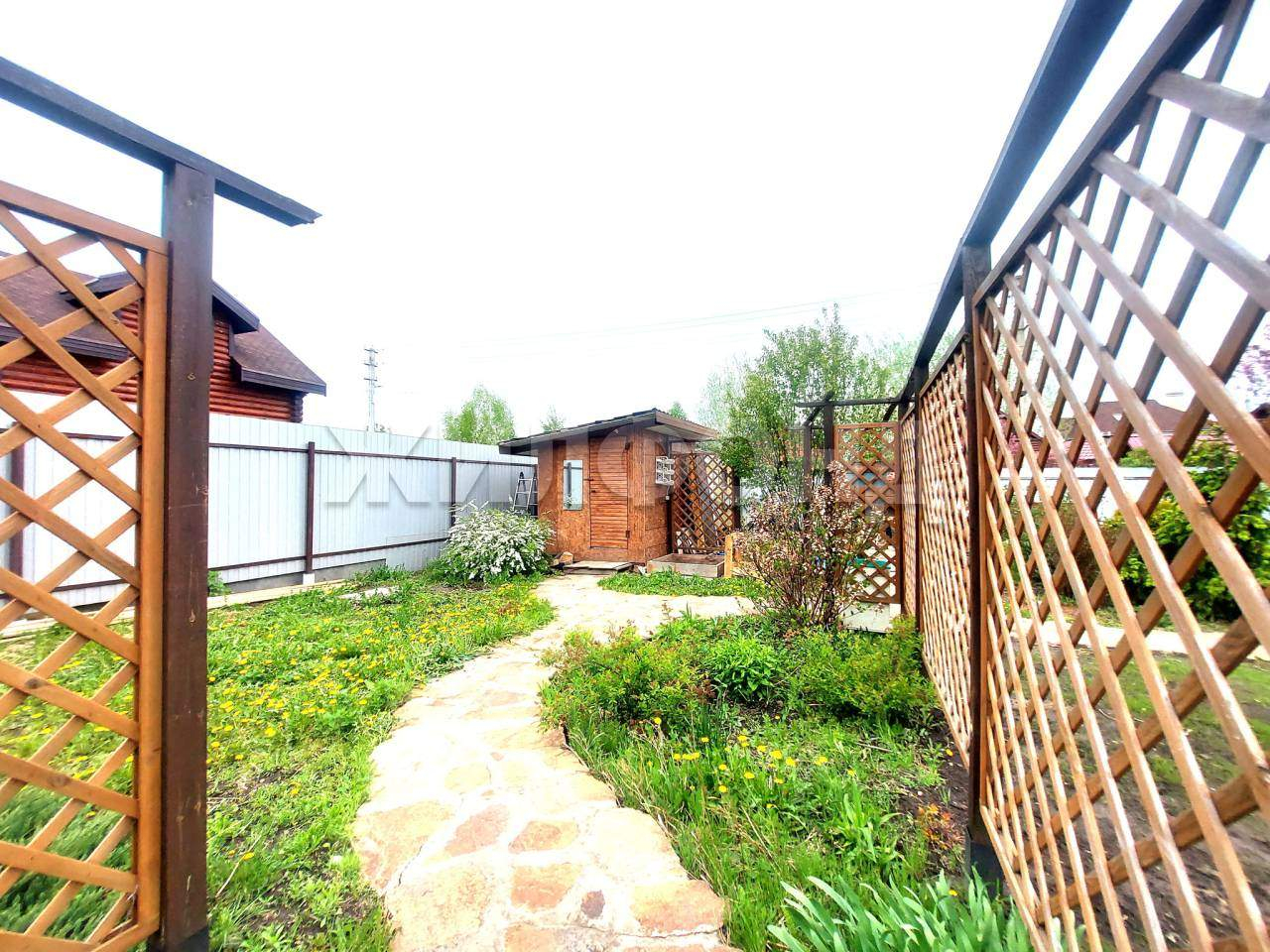 Продам земельный участок 680 м.кв.