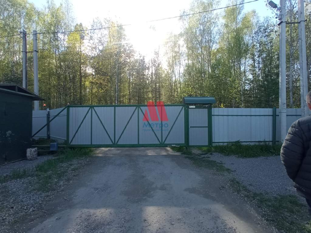Продам земельный участок 680 м.кв.