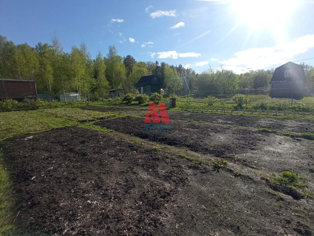 Продам земельный участок 680 м.кв.