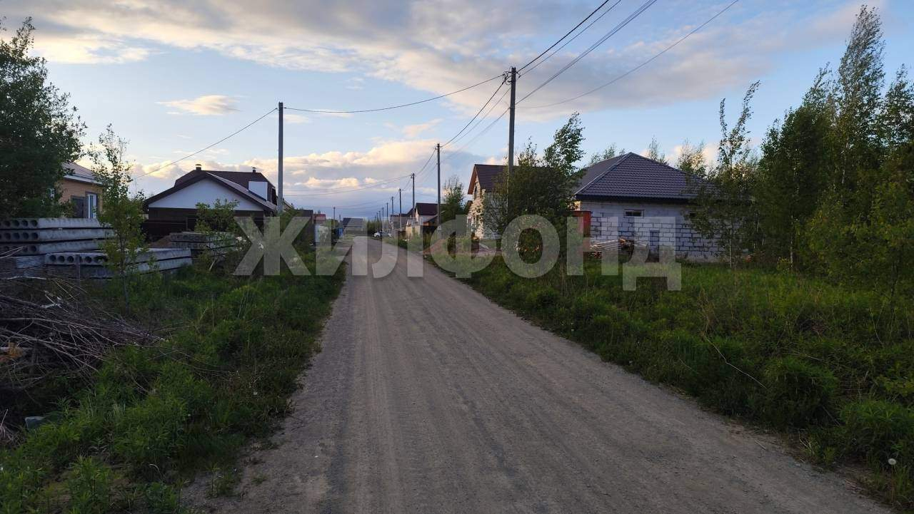 Продам земельный участок 1000 м.кв.