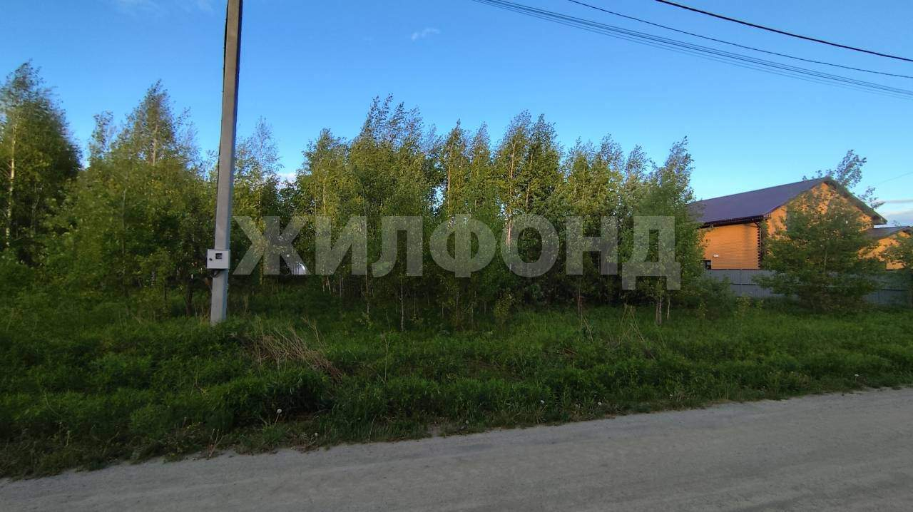 Продам земельный участок 1000 м.кв.