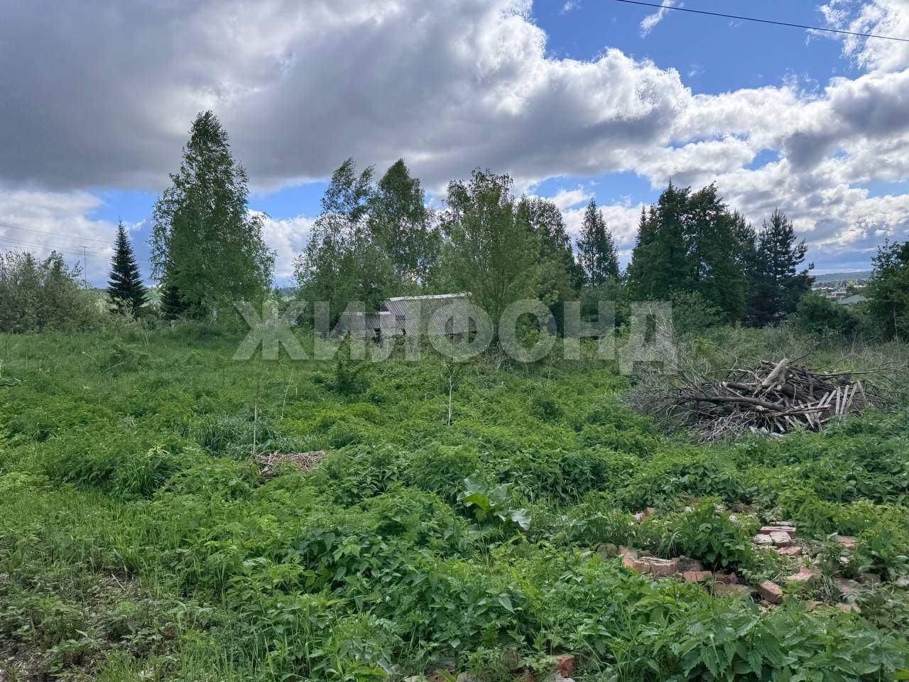 Продам земельный участок 1000 м.кв.