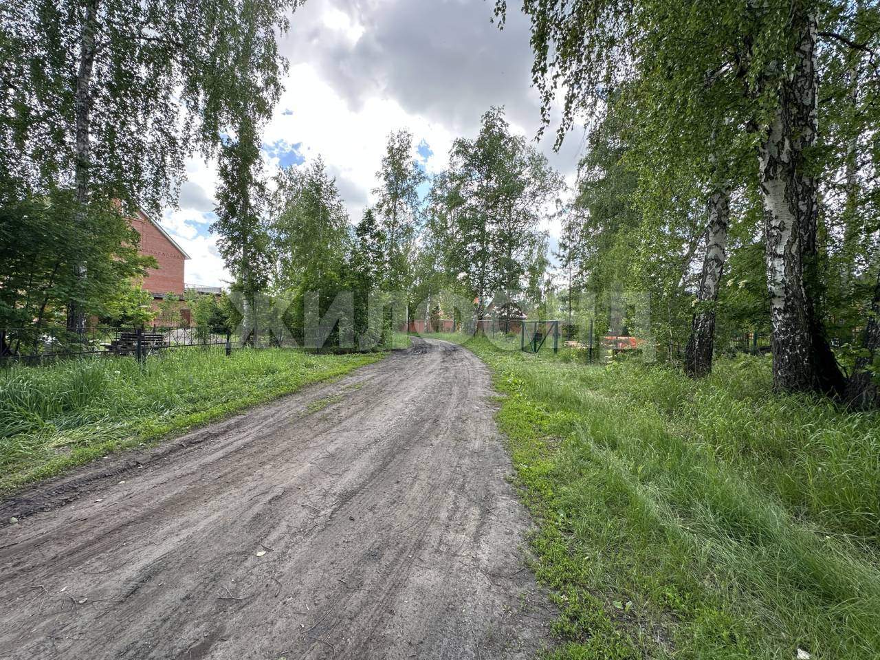 Продам земельный участок 1631 м.кв.