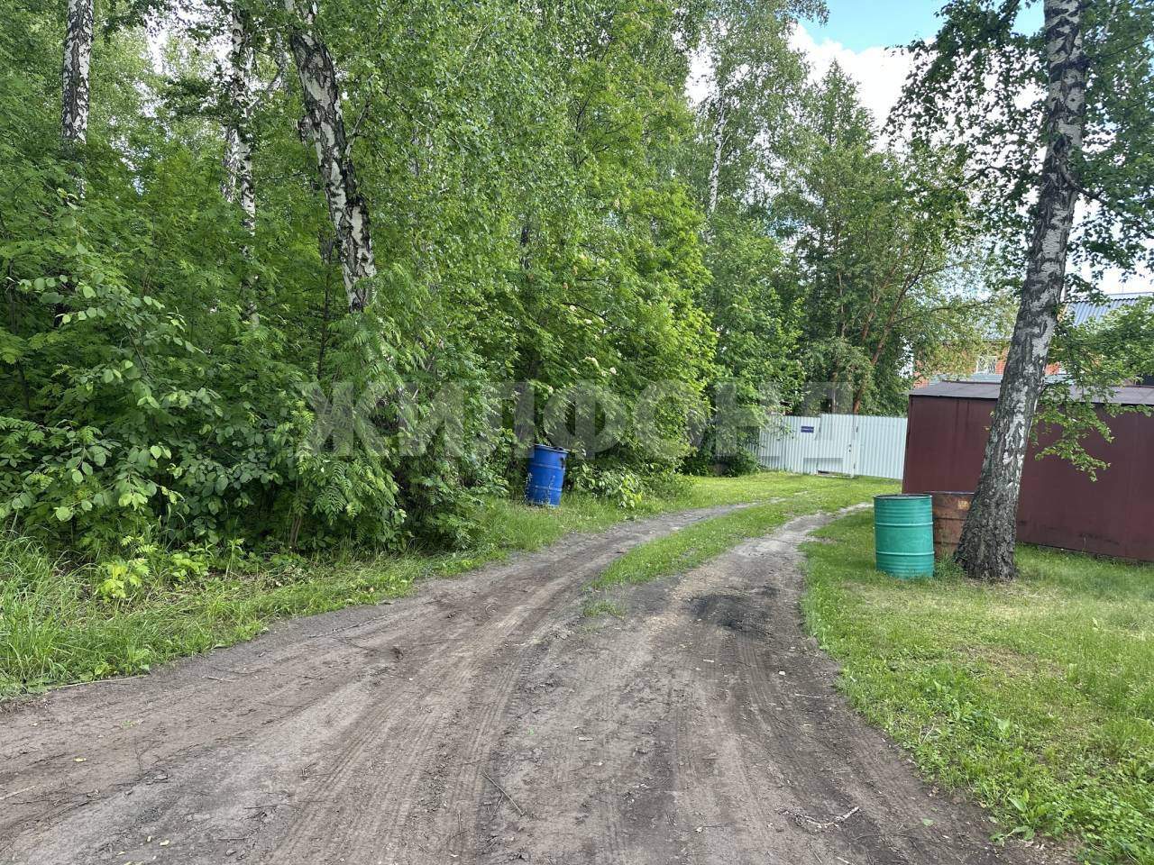 Продам земельный участок 1631 м.кв.