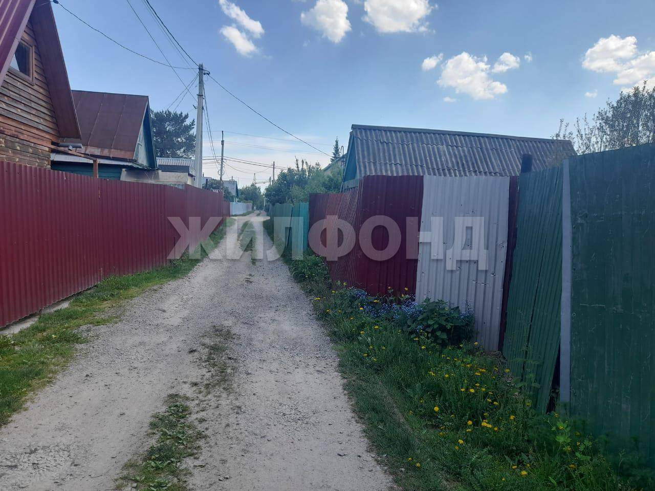 Продам земельный участок 600 м.кв.
