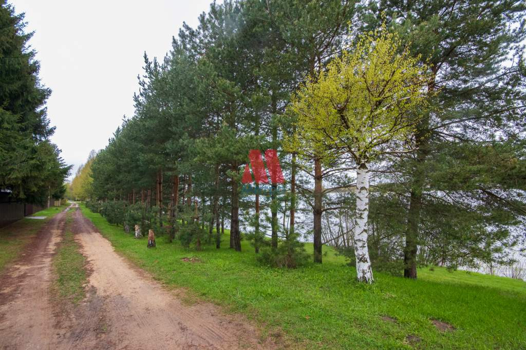 Продам земельный участок 1200 м.кв.