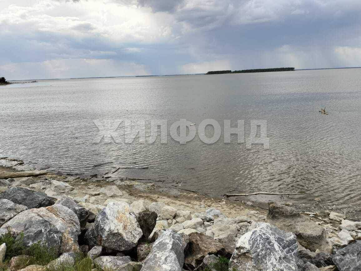Продам земельный участок 800 м.кв.