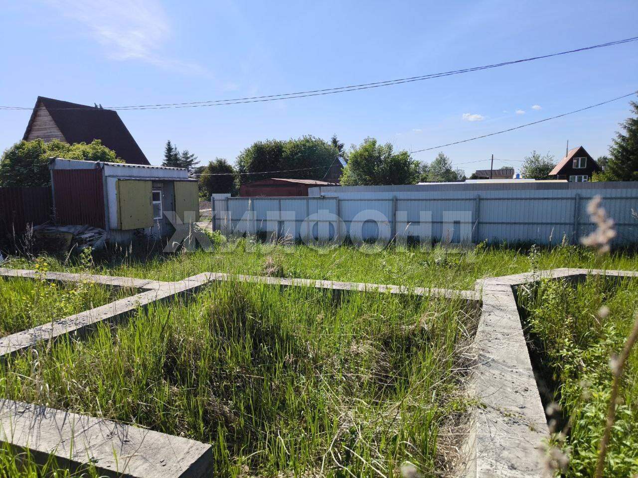 Продам земельный участок 1200 м.кв.