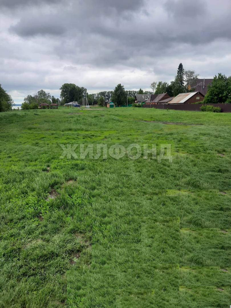Продам земельный участок 1042 м.кв.