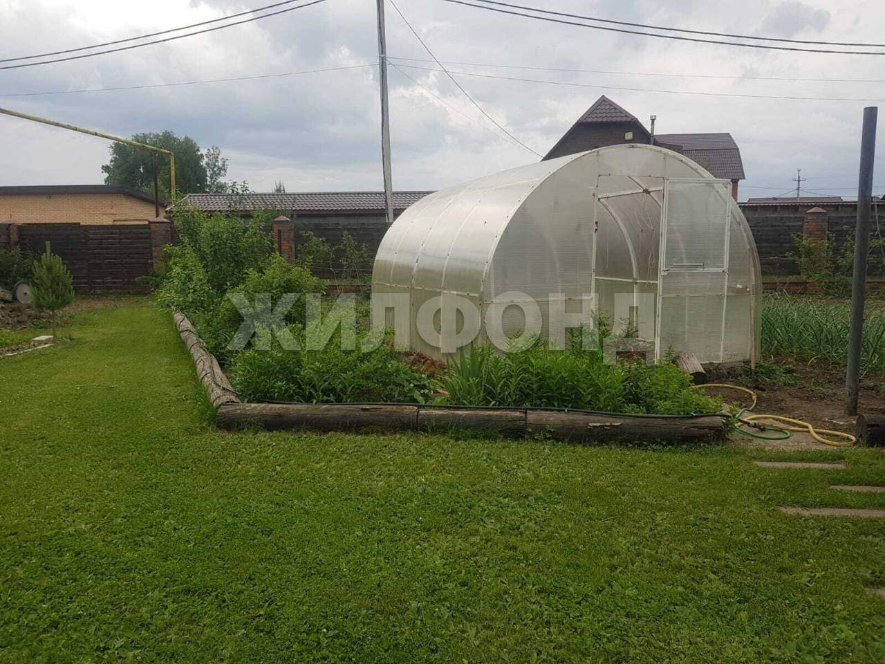 Продам земельный участок 1400 м.кв.