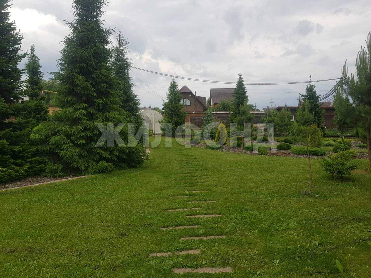 Продам земельный участок 1400 м.кв.