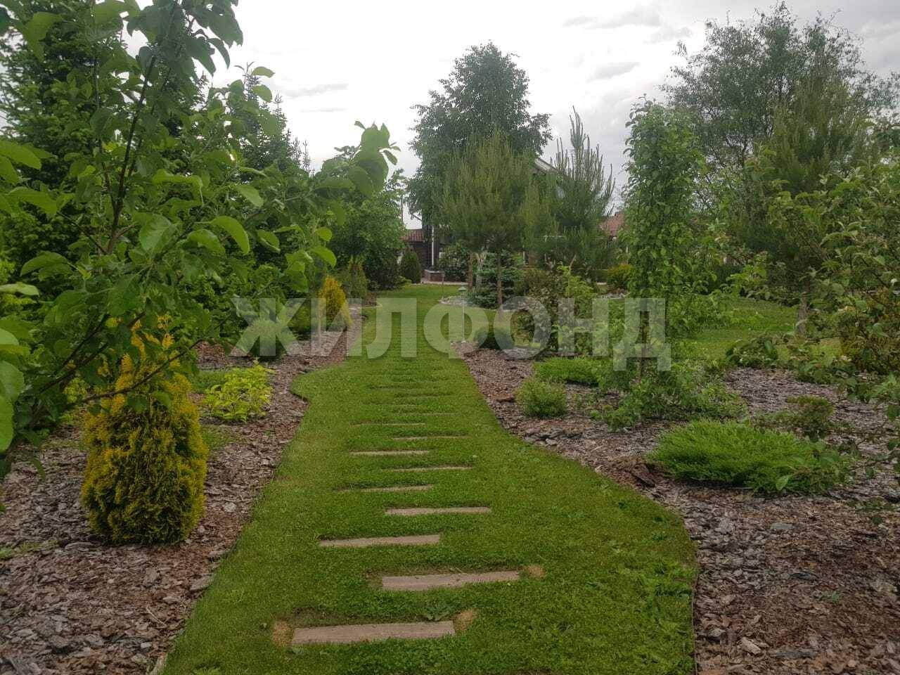 Продам земельный участок 1400 м.кв.